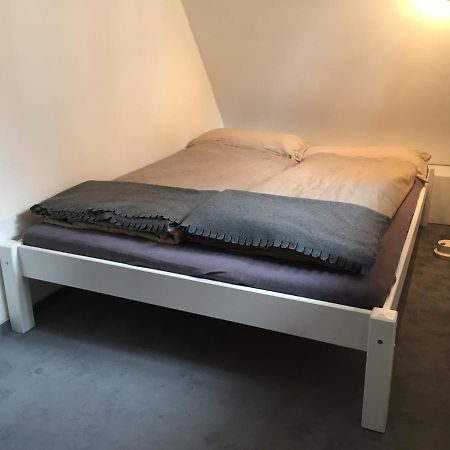 מונסטר Cosy Cottage מראה חיצוני תמונה